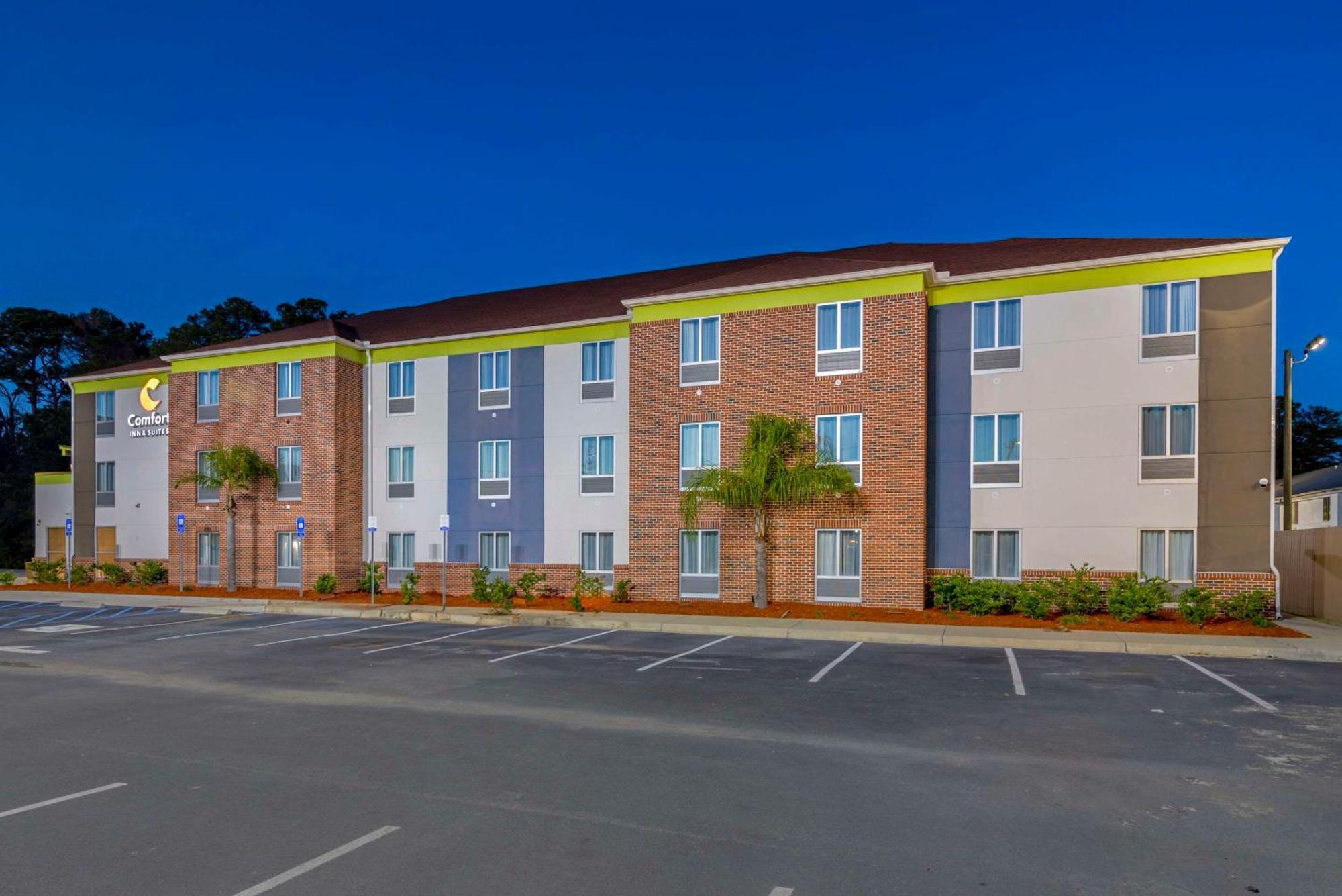 Comfort Inn & Suites Brunswick Exterior photo