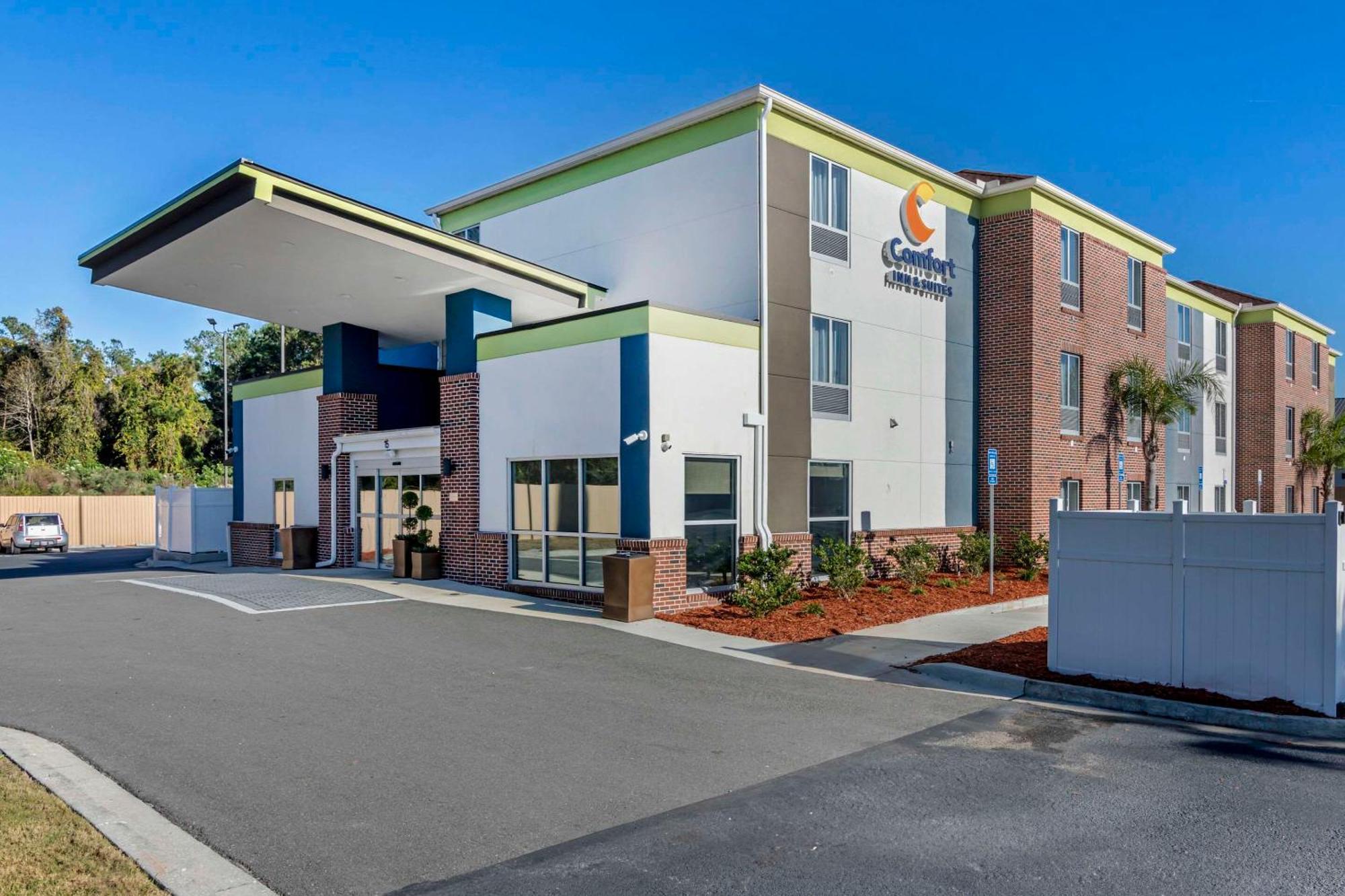 Comfort Inn & Suites Brunswick Exterior photo